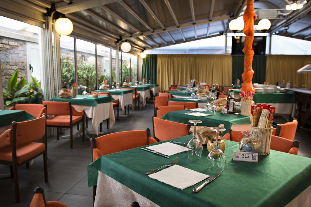 לאטיסאנה Hotel Ristorante Cigno מראה חיצוני תמונה