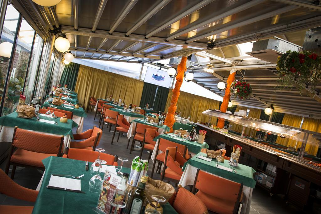 לאטיסאנה Hotel Ristorante Cigno מראה חיצוני תמונה