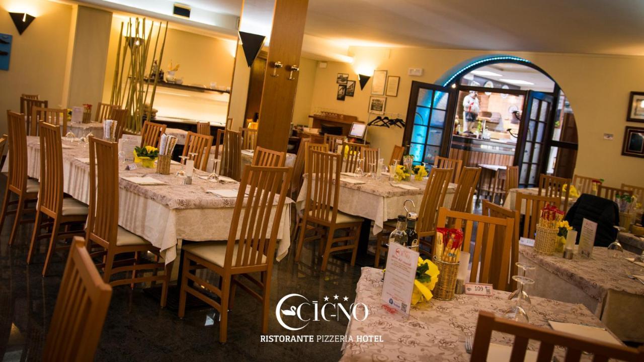 לאטיסאנה Hotel Ristorante Cigno מראה חיצוני תמונה